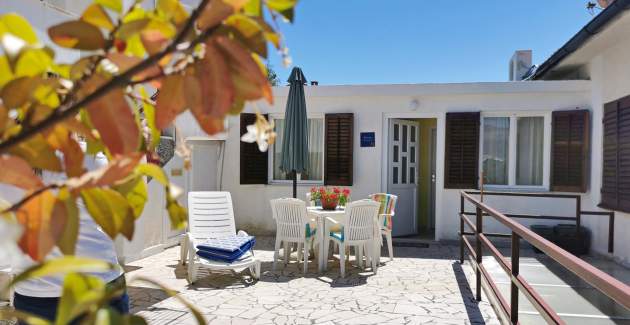 Apartment Devcic - Sea View, 40 m from Sea