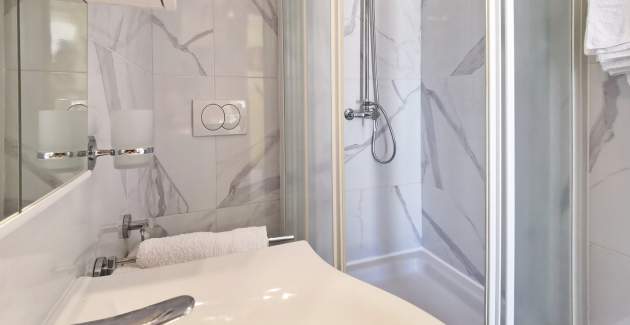 Apartment Devcic - Sea View, 40 m from Sea