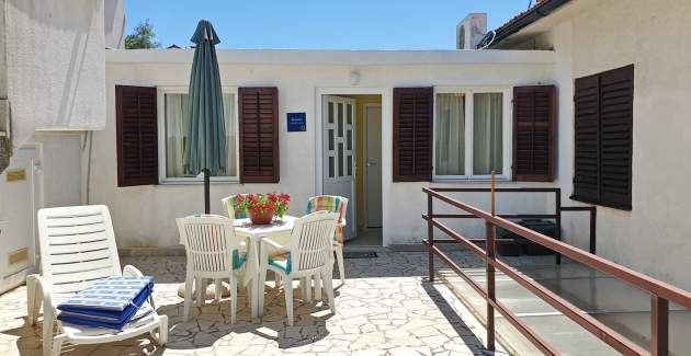 Apartment Devcic - Sea View, 40 m from Sea