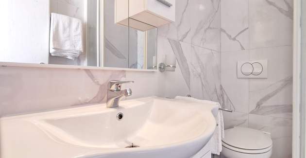 Apartment Devcic - Sea View, 40 m from Sea