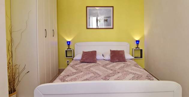 Apartment Devcic - Sea View, 40 m from Sea