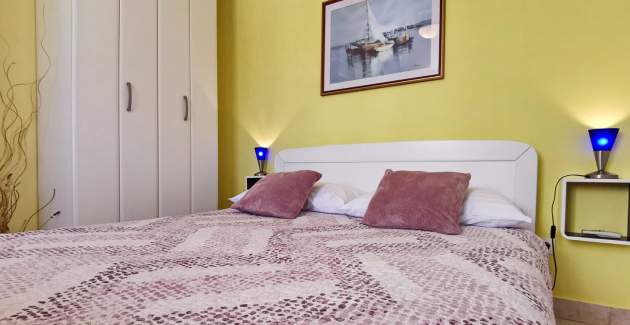 Apartment Devcic - Sea View, 40 m from Sea
