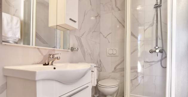 Apartment Devcic - Sea View, 40 m from Sea