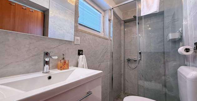 Apartment Beakovic – 40 m from the Sea