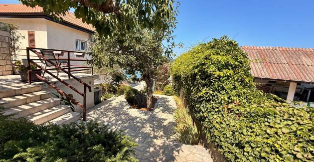 Apartment Beakovic – 40 m from the Sea
