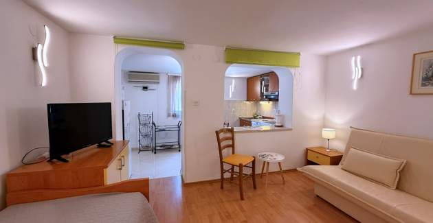 Apartment Beakovic – 40 m from the Sea