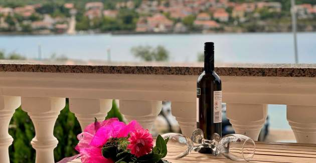 Apartman Tiha Lili 1 – 10 m od plaže, pogled more