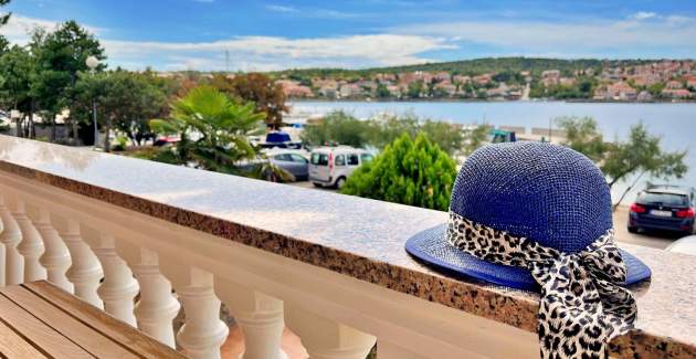 Apartman Tiha Lili 1 – 10 m od plaže, pogled more