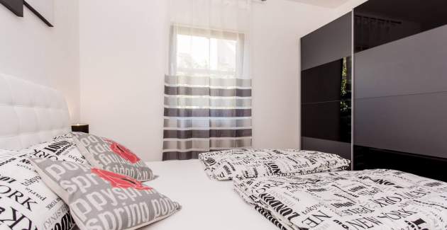 Apartman Željko A4 s bazenom i terasom