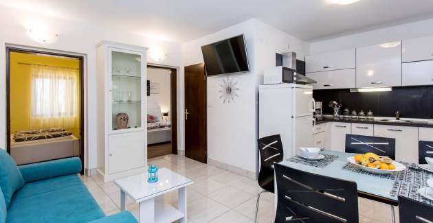 Apartman Željko A4 s bazenom i terasom