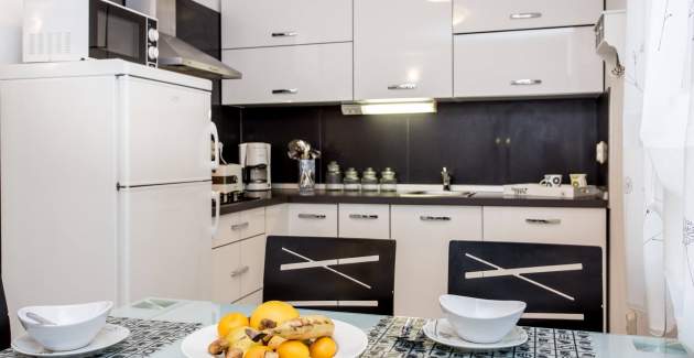 Apartman Željko A4 s bazenom i terasom