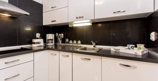 Apartman Željko A4 s bazenom i terasom