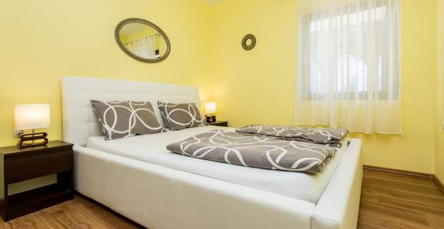 Apartman Željko A4 s bazenom i terasom