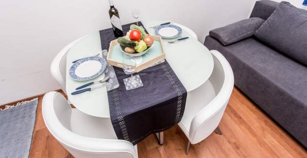 Apartman Željko A2 s bazenom
