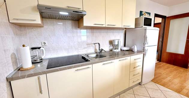 Apartman Car – 90 m od mora