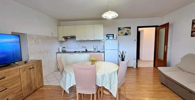 Apartman Car – 90 m od mora
