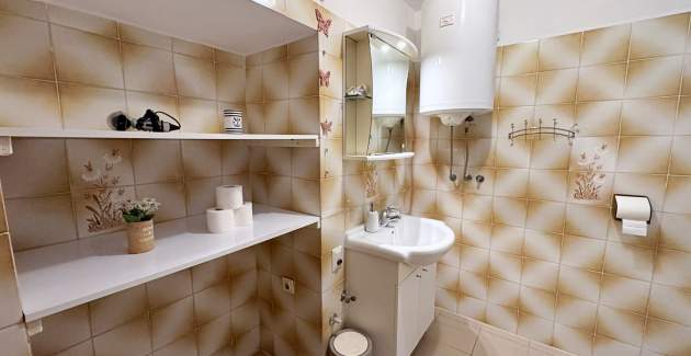 Apartman Car – 90 m od mora