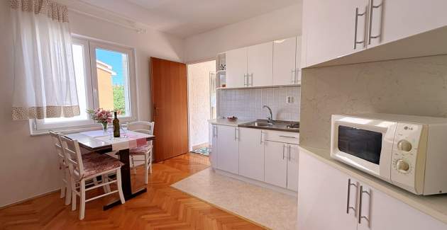 Apartment Dragica A2 – Sea View and Balcony