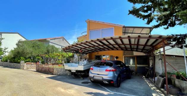 Appartamento Mara A4 – Terrazza e vista giardino