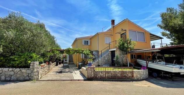 Appartamento Mara A4 – Terrazza e vista giardino