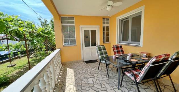 Appartamento Mara A4 – Terrazza e vista giardino