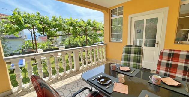 Appartamento Mara A4 – Terrazza e vista giardino