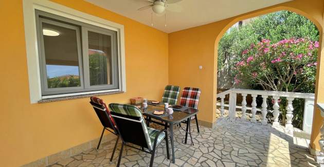 Appartamento Mara A4 – Terrazza e vista giardino