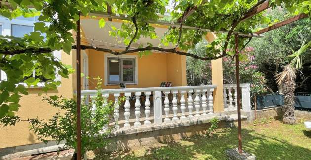 Appartamento Mara A4 – Terrazza e vista giardino
