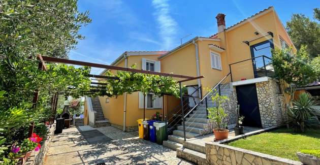 Appartamento Mara A4 – Terrazza e vista giardino