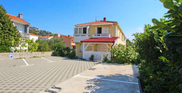 Appartamento Bebek – con balcone e parcheggio