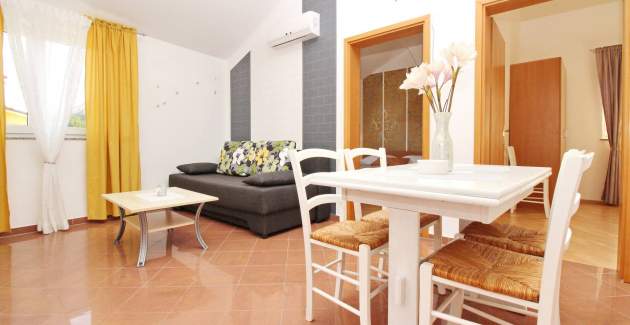 Appartamento Brnic Nar. brdo - con balcone, a 350 m dalla spiaggia