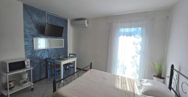 Studio Apartment Bugi - with Balcony