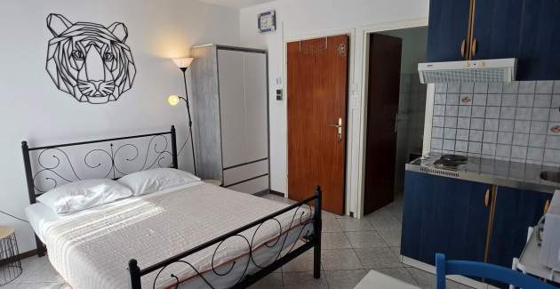 Studio Apartment Bugi - with Balcony
