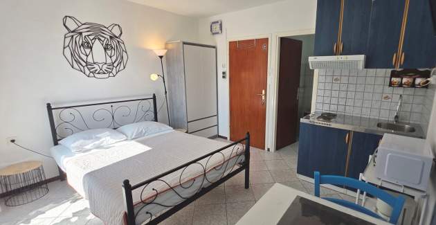 Studio Apartment Bugi - with Balcony