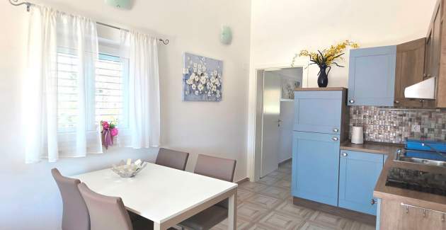 Appartamento Cugalj – con Balcone, al 2. Piano, a 300 m dalla Spiaggia
