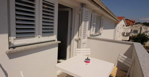 Appartamento Cugalj – con Balcone, al 2. Piano, a 300 m dalla Spiaggia