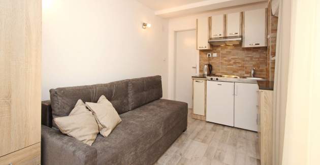 Studio Cugalj – con terrazza coperta, a 300 m dalla spiaggia