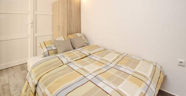 Studio Cugalj – con terrazza coperta, a 300 m dalla spiaggia