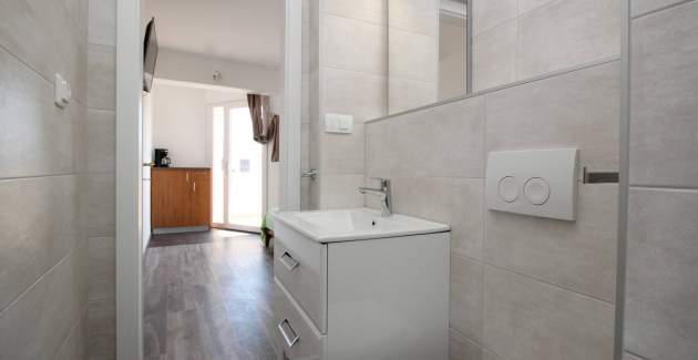 Camera Dekanic n.3 – con mini frigorifero e balcone