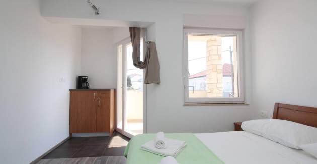 Camera Dekanic n.3 – con mini frigorifero e balcone