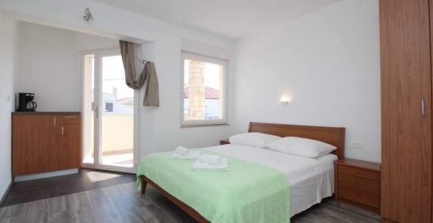 Camera Dekanic n.3 – con mini frigorifero e balcone