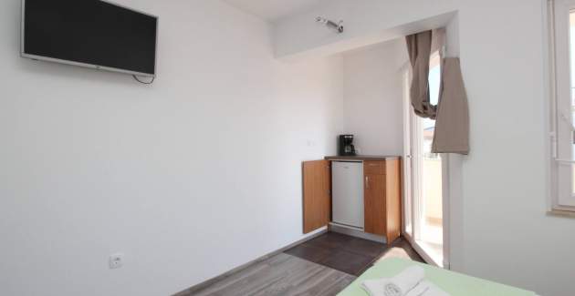 Camera Dekanic n.3 – con mini frigorifero e balcone