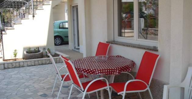 Appartamento Dekanic D. – al piano terra, con terrazza