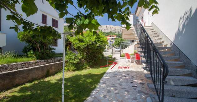 Appartamento Dekanic D. – al piano terra, con terrazza