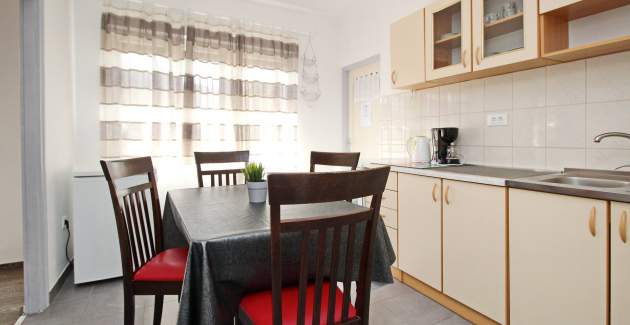 Appartamento Mihaela – 350 m dalla Spiaggia