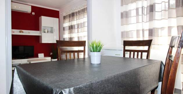Appartamento Mihaela – 350 m dalla Spiaggia