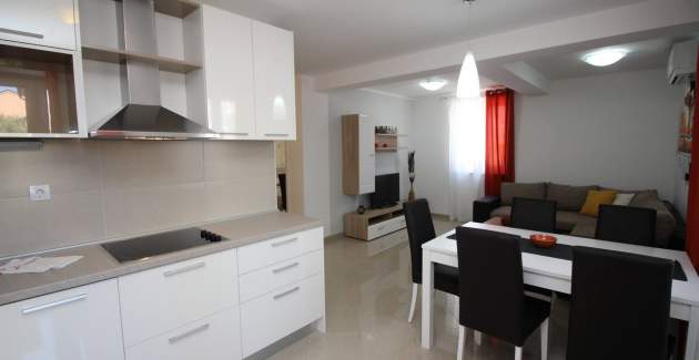 Appartamento Gorica 1 n.3 – con piscina, a 200 m dalla spiaggia