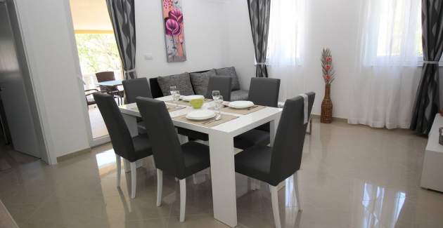 Appartamento Gorica 1 n.8 – con piscina, a 200 m dalla spiaggia