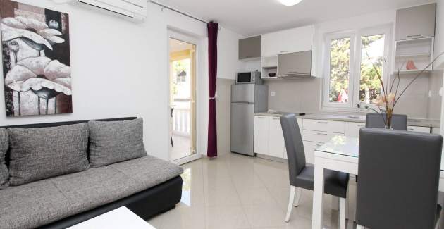 Appartamento Gorica 1 n.4 – con piscina, a 200 m dalla spiaggia