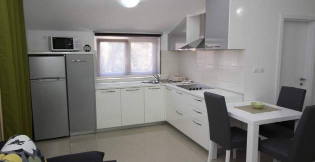 Appartamento Gorica 1 n.7 – con piscina, a 200 m dalla spiaggia